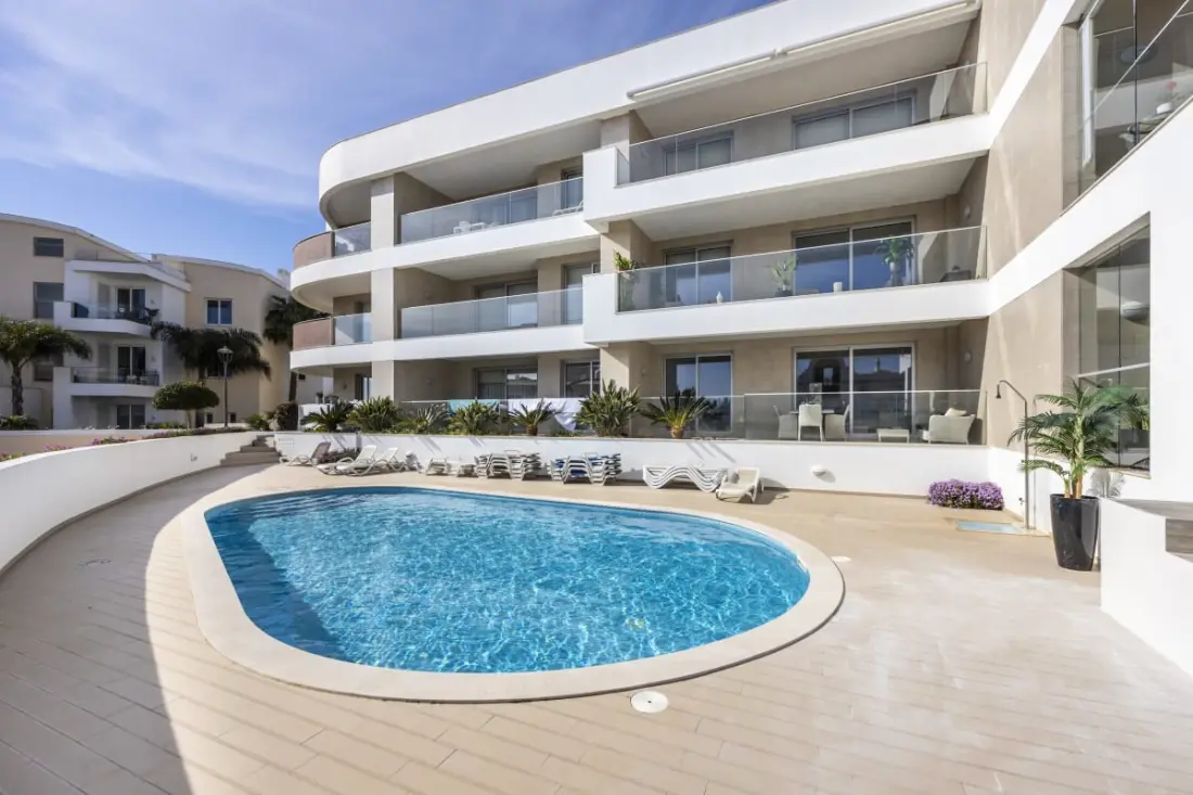 Zentuni Oceanfront