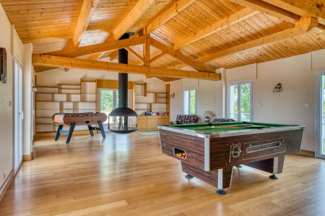 Villa Les Hauts Du Lac: 15 Pers, Úszómedence, Spa, Petanque & Lake