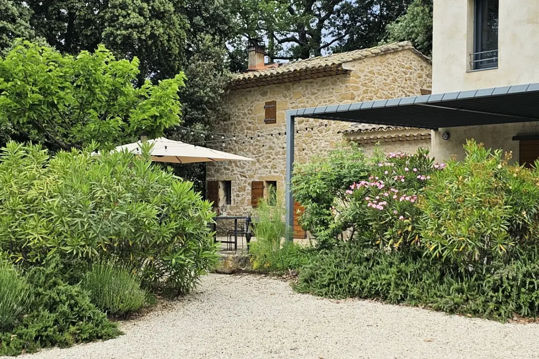 Maison Des Vignes: úszómedence és báj Laurisban