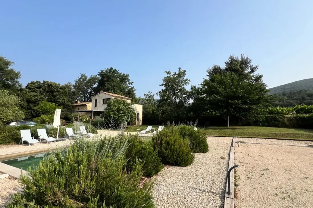 Maison Des Vignes: úszómedence és báj Laurisban