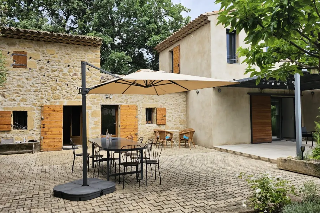 Maison Des Vignes: úszómedence és báj Laurisban