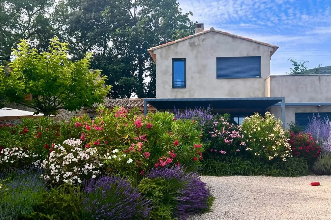 Maison Des Vignes: úszómedence és báj Laurisban