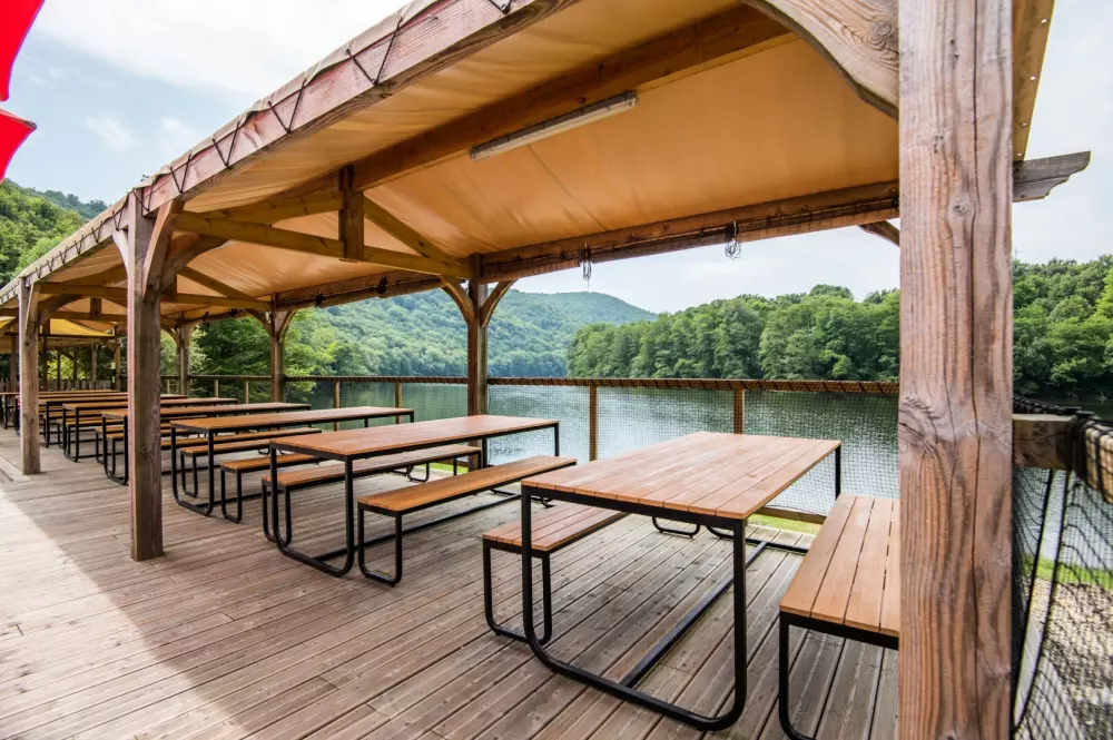 Camping maeva Escapades Le Lac de Laval-de-Cère 3 Sterne★★★