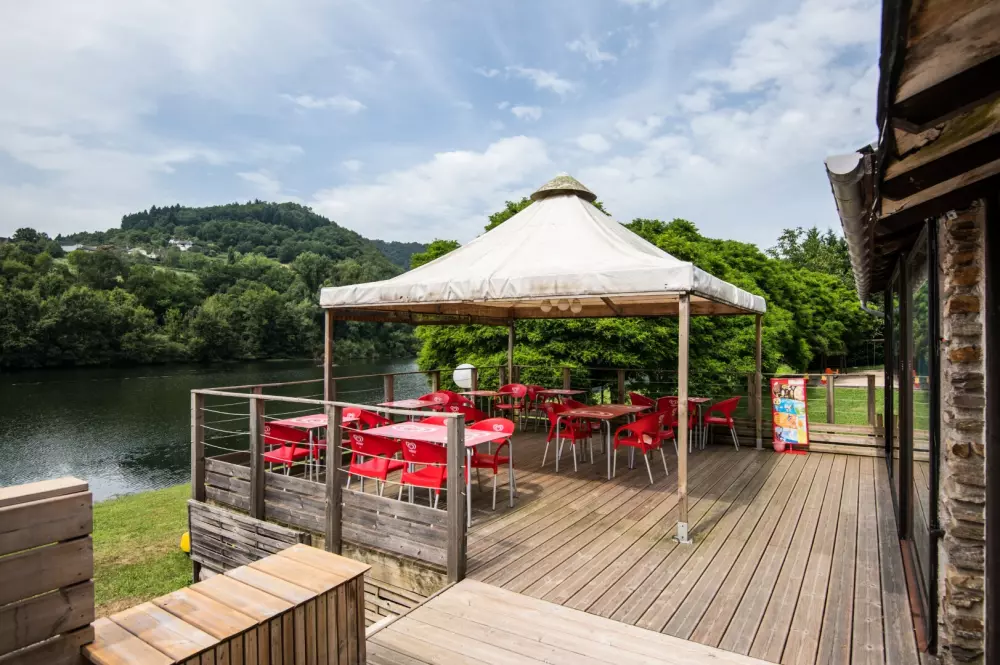 Camping maeva Escapades Le Lac de Laval-de-Cère 3 Sterne★★★