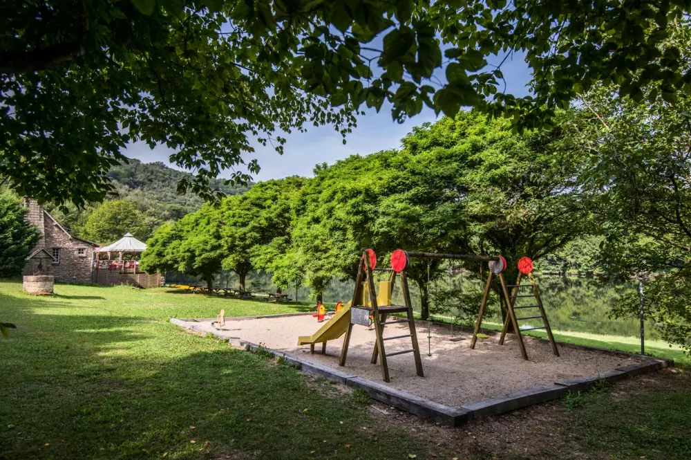 Camping maeva Escapades Le Lac de Laval-de-Cère 3 Sterne★★★