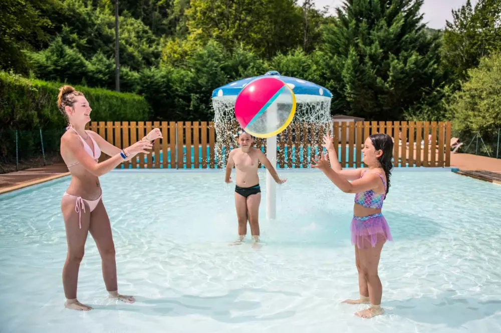 Camping maeva Escapades Le Lac de Laval-de-Cère 3 Sterne★★★