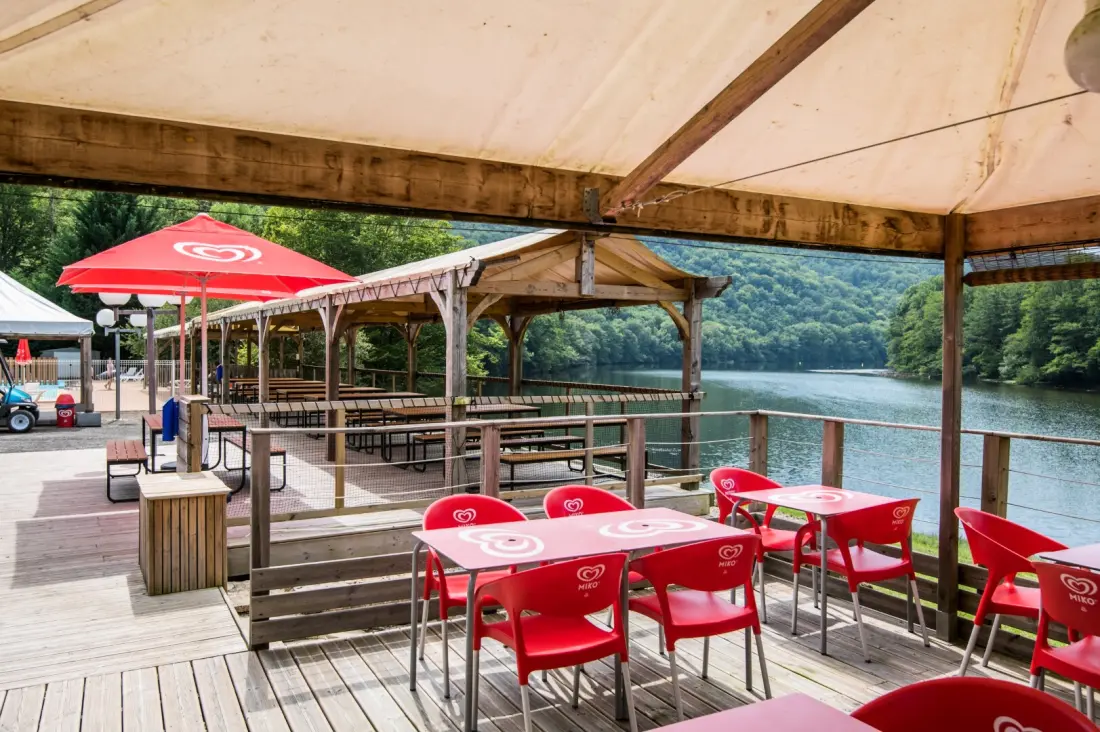 Camping maeva Escapades Le Lac de Laval-de-Cère 3 Sterne★★★