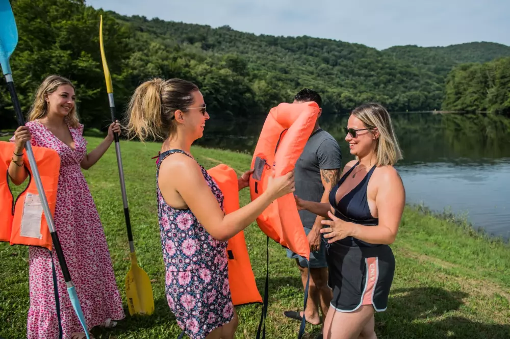 Camping maeva Escapades Le Lac de Laval-de-Cère 3 Sterne★★★