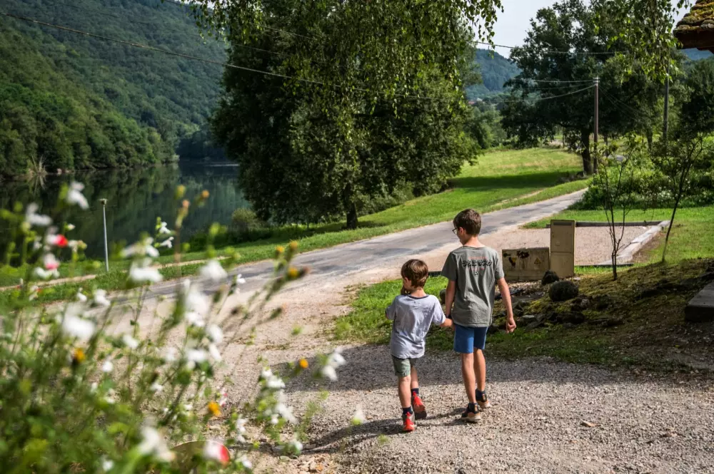 Camping maeva Escapades Le Lac de Laval-de-Cère 3 Sterne★★★