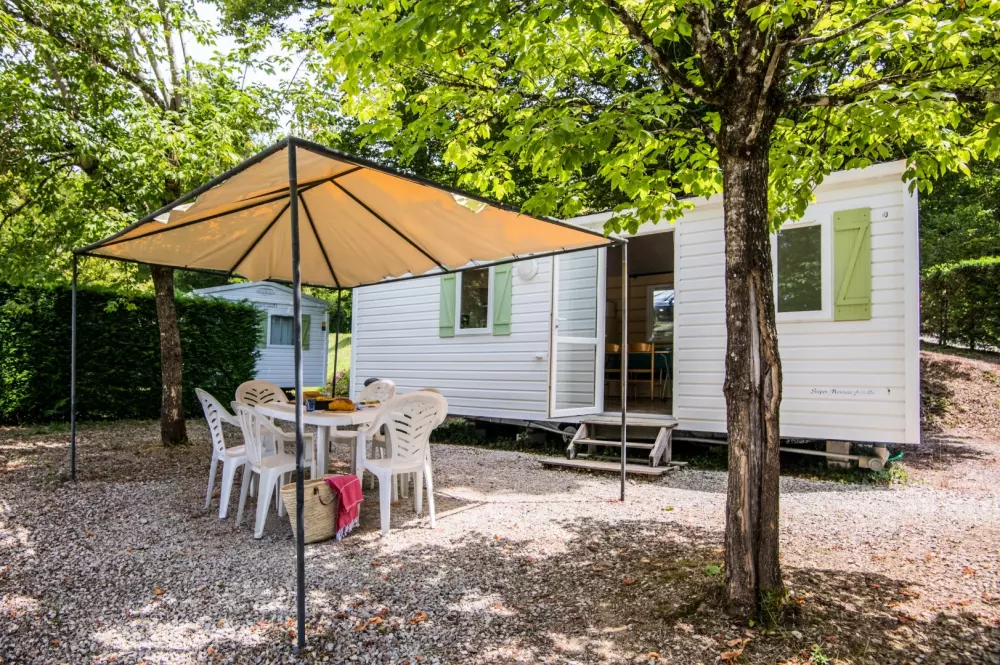 Camping maeva Escapades Le Lac de Laval-de-Cère 3 Sterne★★★