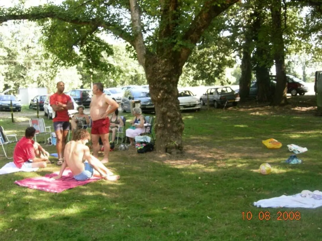 CAMPING DU PONT DE VICQ  3 étoiles★★★