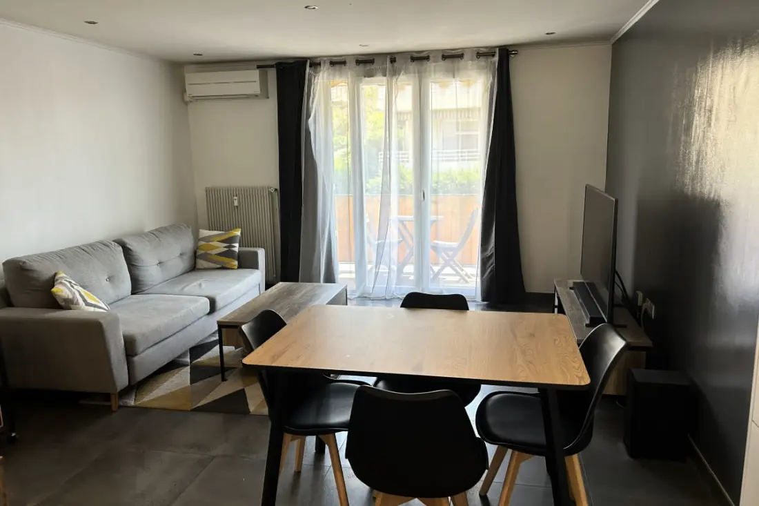 Appartement Lumineux Avec Balcon Et Parking
