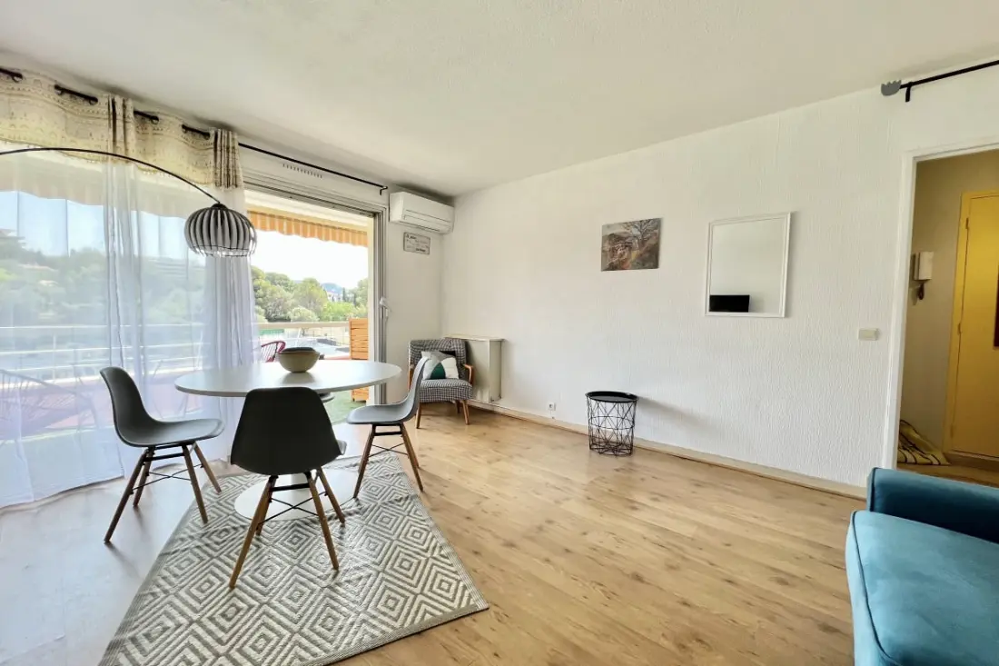 Lichte studio aan de poorten van Cannes
