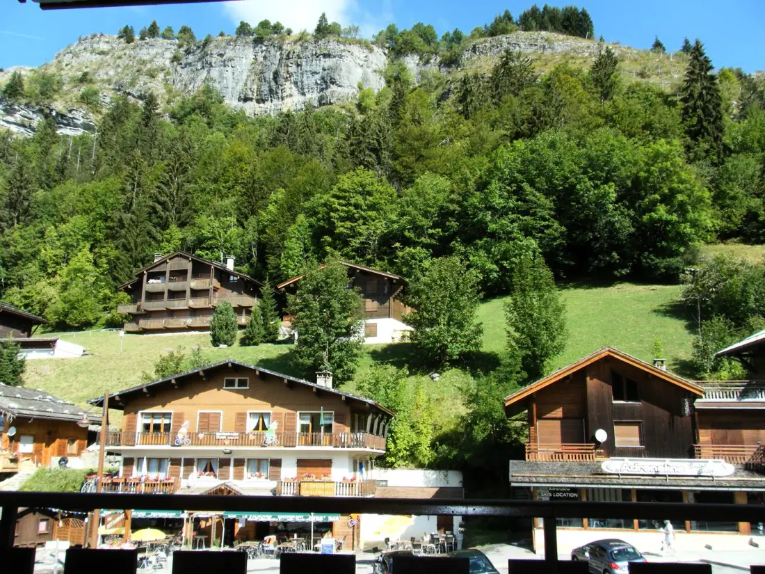 Jalouvre Residence