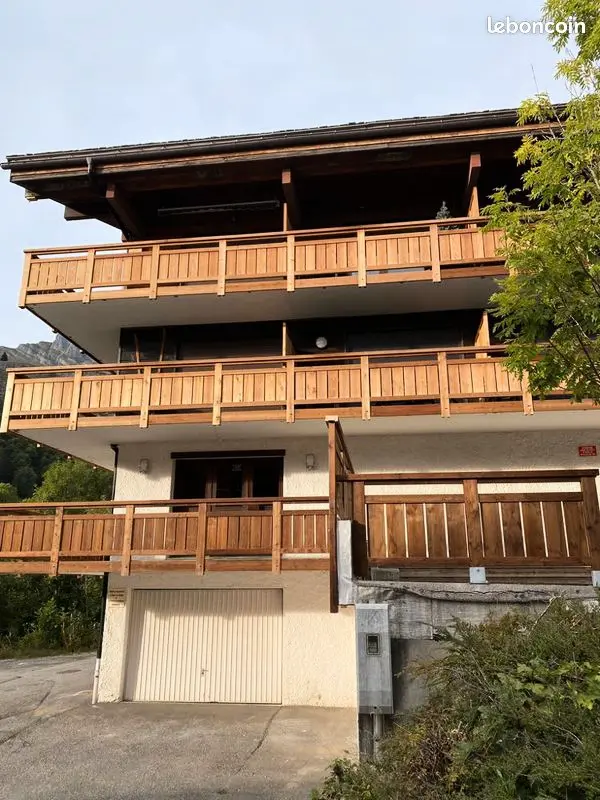 Residence Red Track B