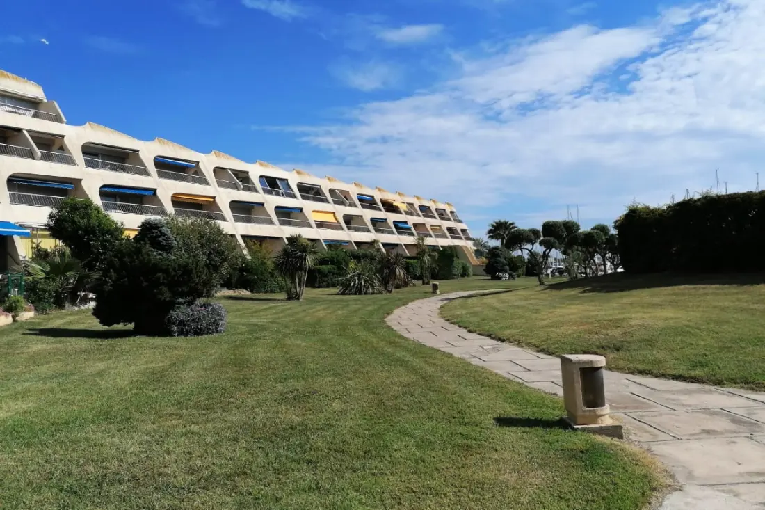 40m2 teraszral egy medencével