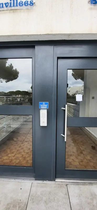 Bougainvilliers Residence Között úszómedence, strand és városközpont