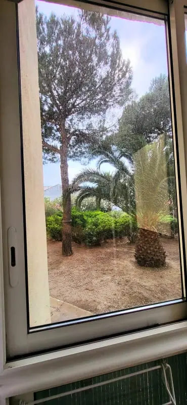 La Caravelle 2: tengeri menekülés a városi központ és a strand között