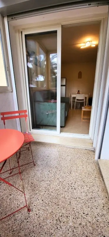 La Caravelle 2: tengeri menekülés a városi központ és a strand között