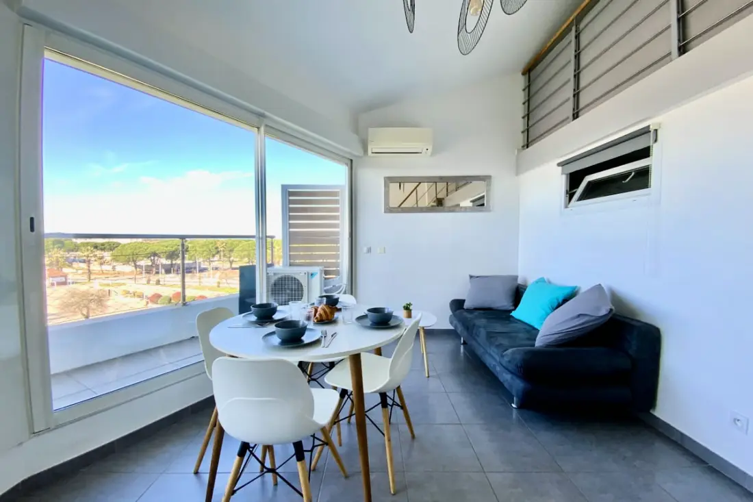 Residence Duplex Sea View With Access Beach – A Grau-du-Roi