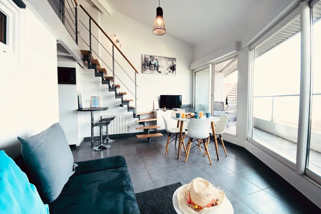 Residence Duplex Sea View With Access Beach – A Grau-du-Roi
