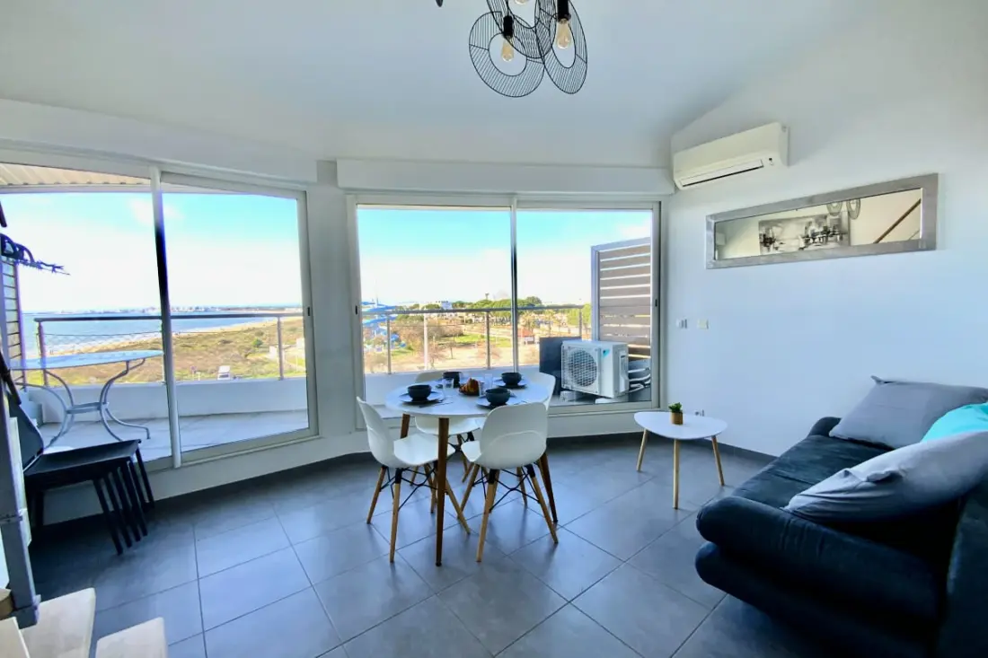 Residence Duplex Sea View With Access Beach – A Grau-du-Roi