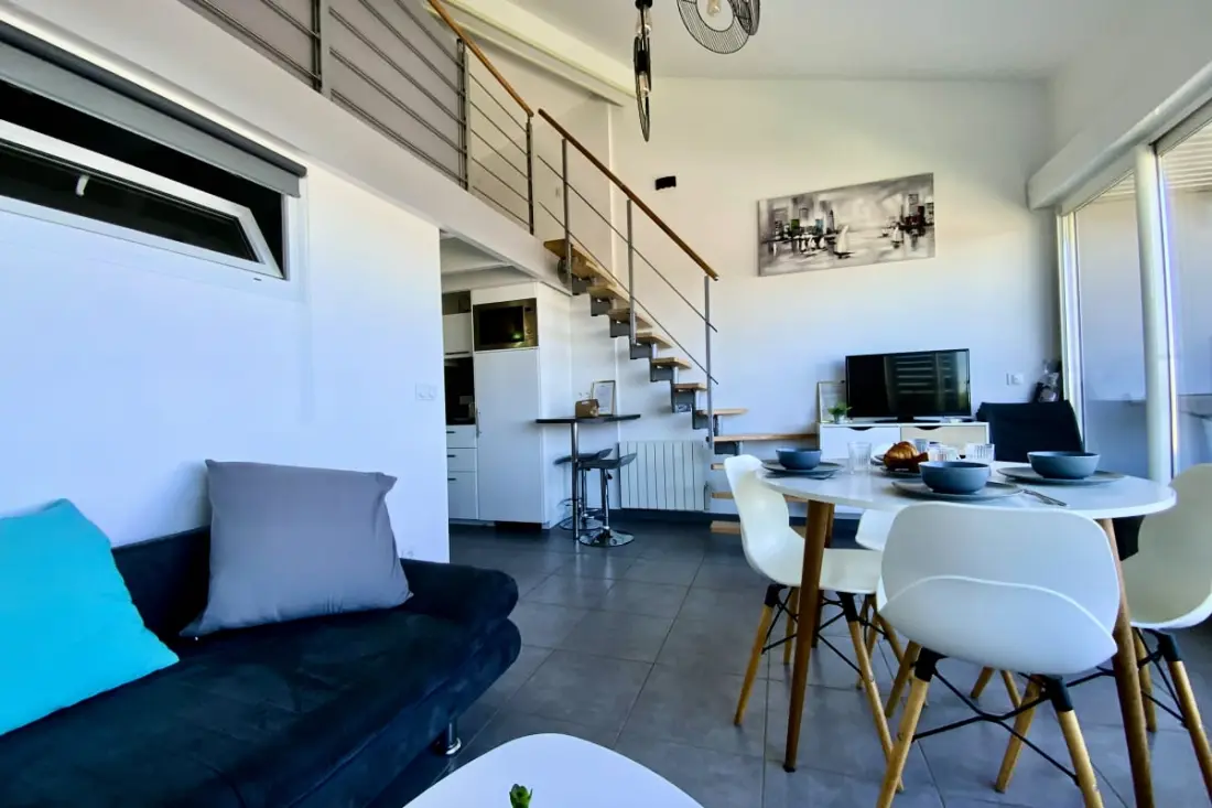 Residence Duplex Sea View With Access Beach – A Grau-du-Roi