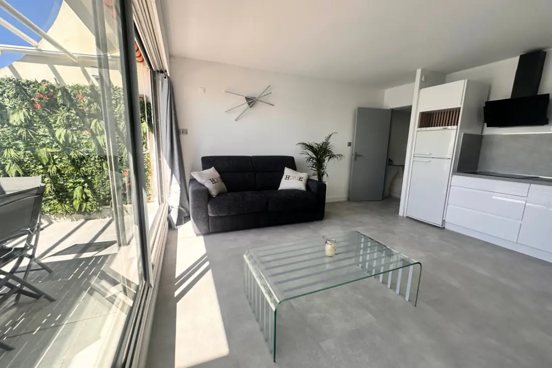 Le Plaisance Residence - Terrace Apartment View on Le Port De Plaisance Parking