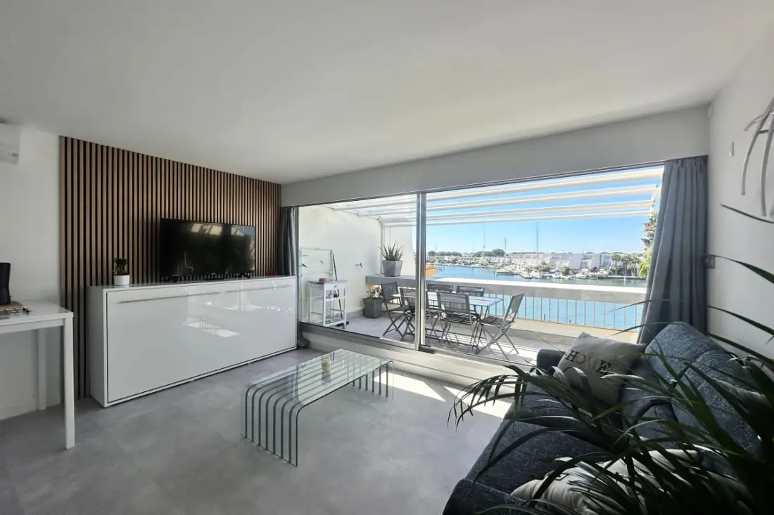 Le Plaisance Residence - Terrace Apartment View on Le Port De Plaisance Parking