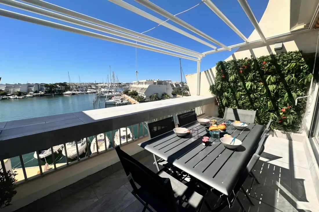 Le Plaisance Residence - Terrace Apartment View on Le Port De Plaisance Parking
