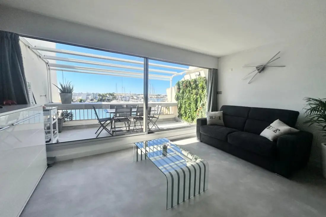 Le Plaisance Residence - Terrace Apartment View on Le Port De Plaisance Parking
