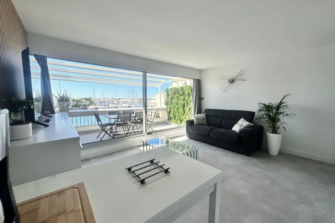 Le Plaisance Residence - Terrace Apartment View on Le Port De Plaisance Parking