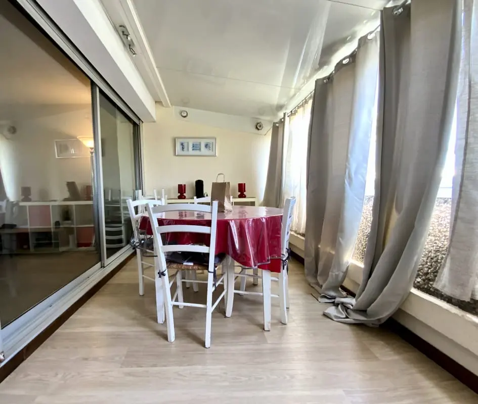 Le Quai Aux Fleurs Residence: Sea tartózkodik a medencével