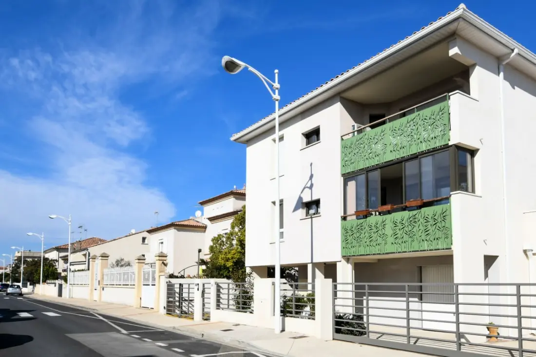 T2 rezidencia Terrace, Parkolás és Cellier