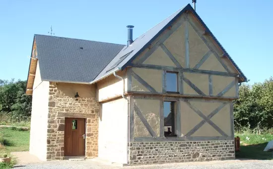 Maison de Vacances Les Chambres-Le Grippon 2