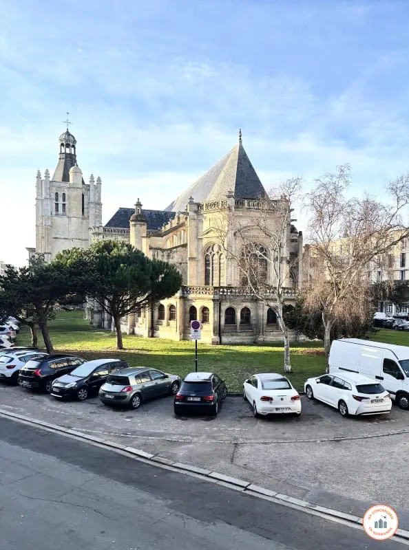 A Nid Notre-dame - Cathedral View, Parkolás