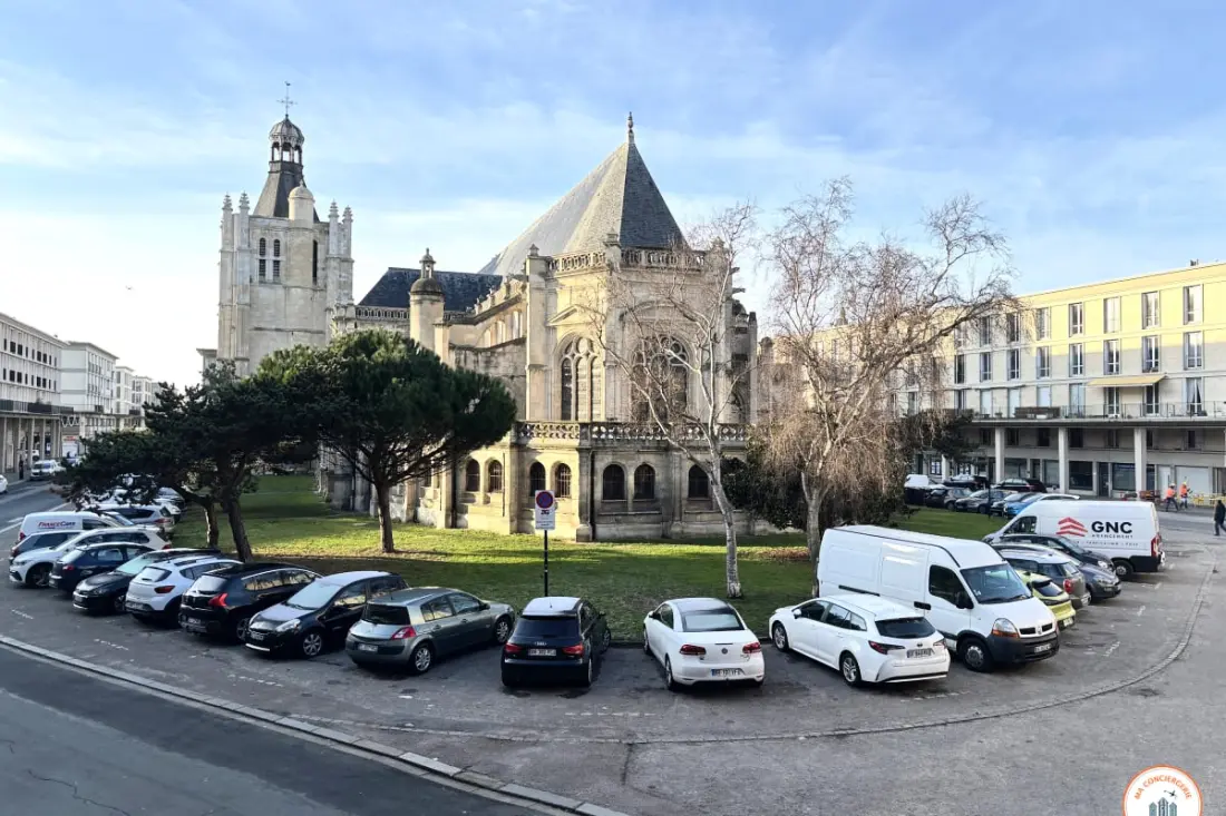 A Nid Notre-dame - Cathedral View, Parkolás