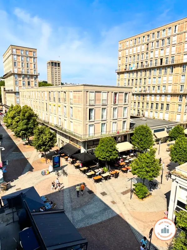 dalszöveg: Le Saint Joseph - Downtown Nézet, Parkolás