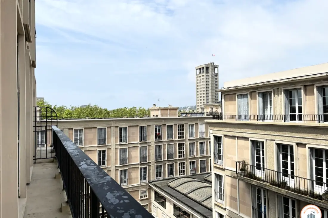 Az Igaz Perret - Balcony - hitelesség