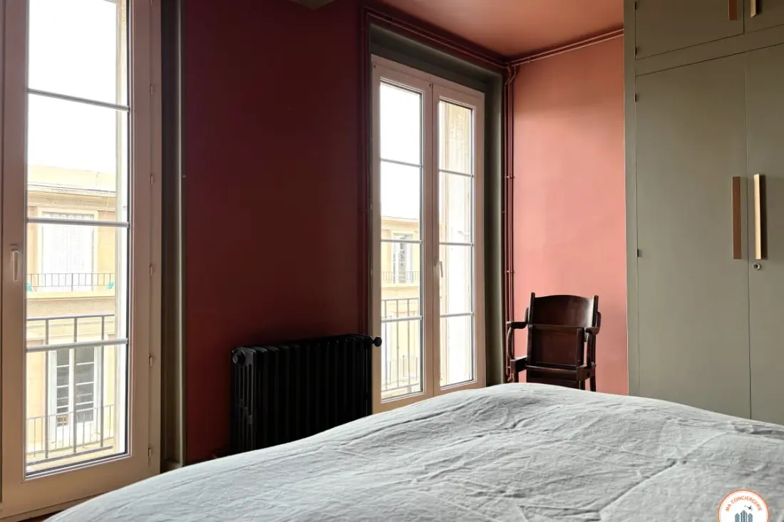 Az Igaz Perret - Balcony - hitelesség