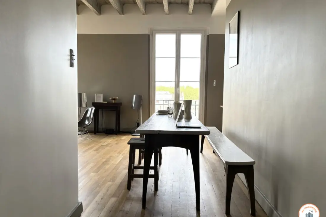 Az Igaz Perret - Balcony - hitelesség