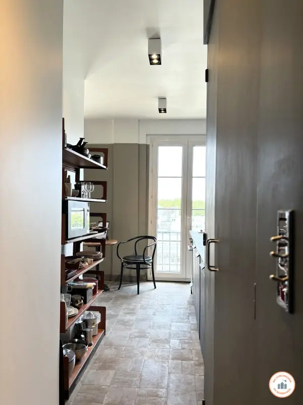 Az Igaz Perret - Balcony - hitelesség