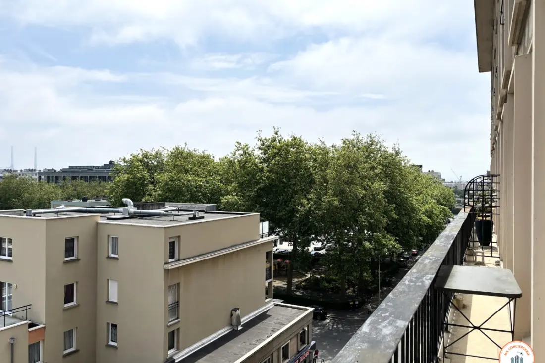 Az Igaz Perret - Balcony - hitelesség