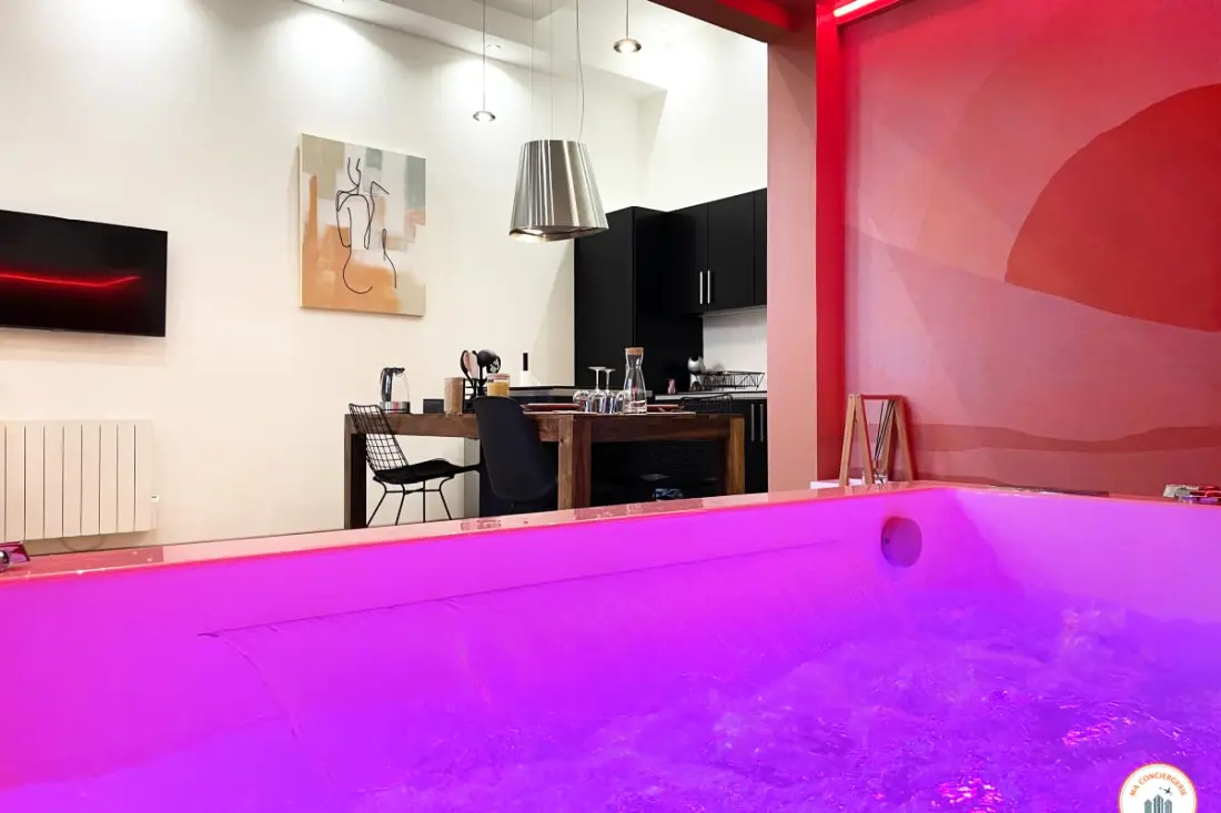 East-express - Jacuzzi Spa, Parkolás, District Perret Unesco