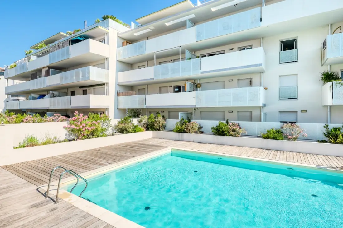 Residence 2 hálószobás apartman Pool, Parkolás és Balcony