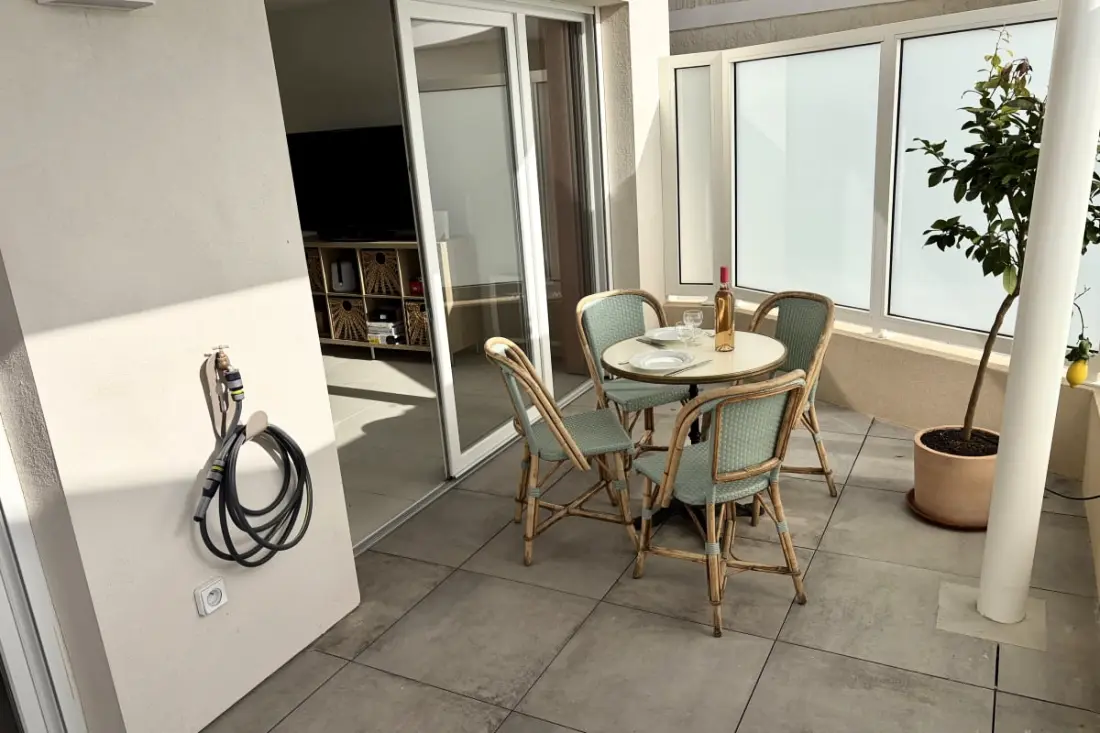 Residence Ny lejlighed med terrasse og parkering og swimmingpool
