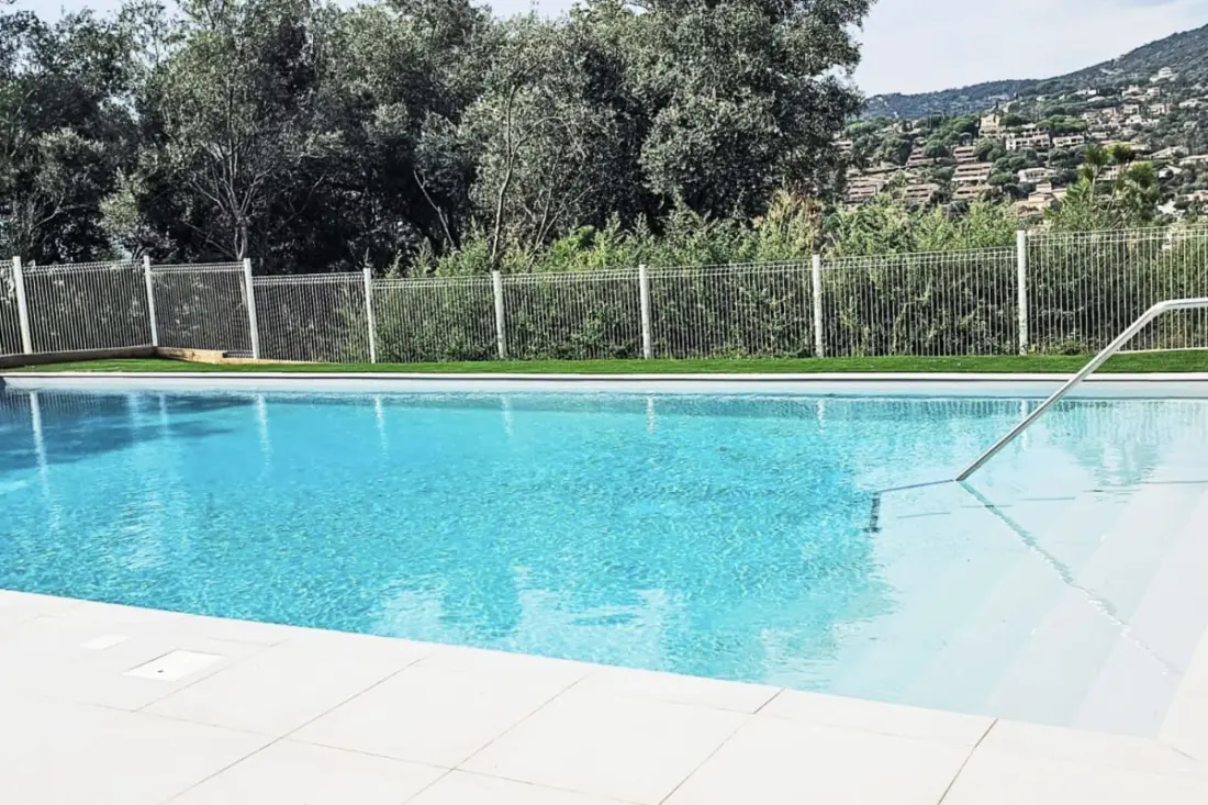 Residence Ny lejlighed med terrasse og parkering og swimmingpool