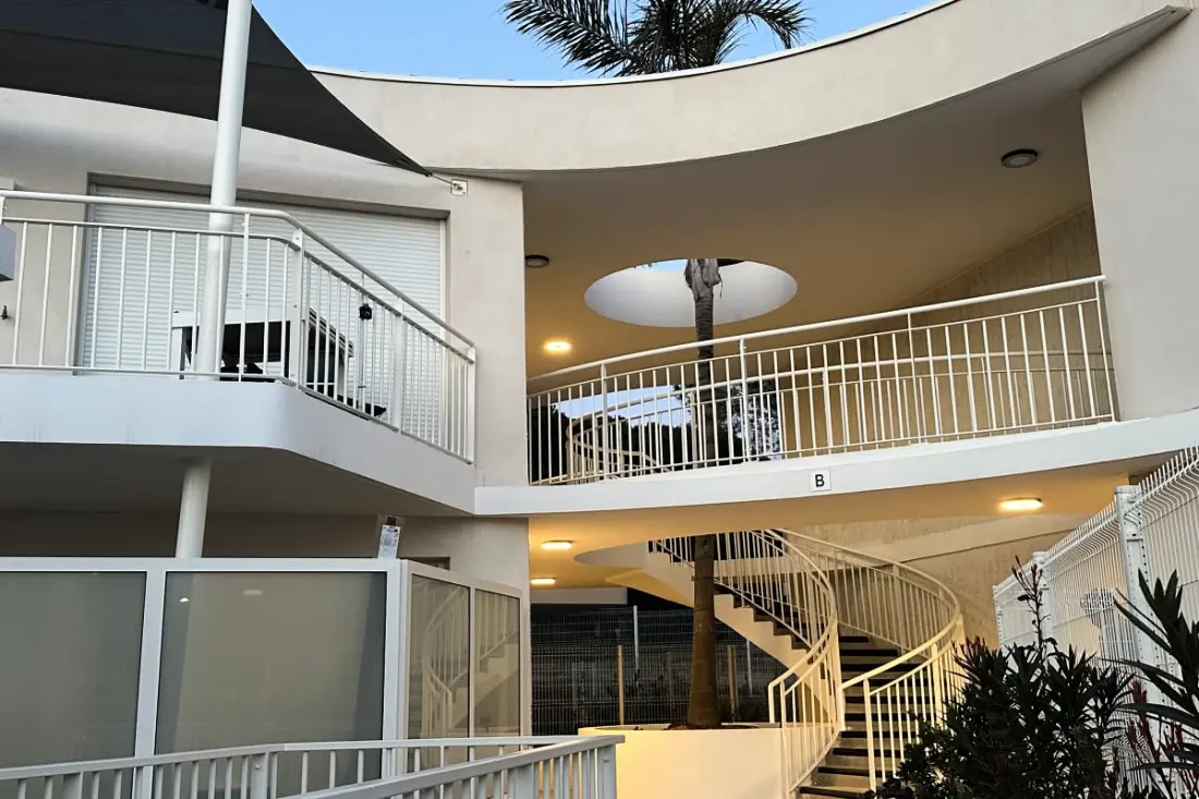 Residence Ny lejlighed med terrasse og parkering og swimmingpool