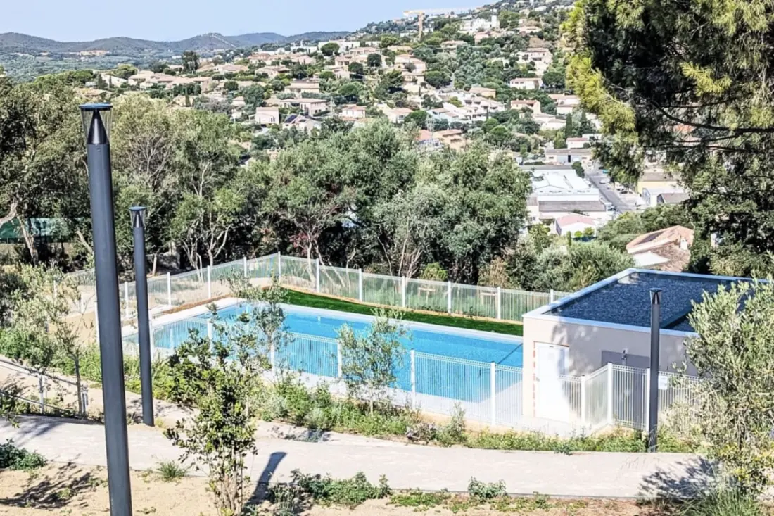 Residence Ny lejlighed med terrasse og parkering og swimmingpool