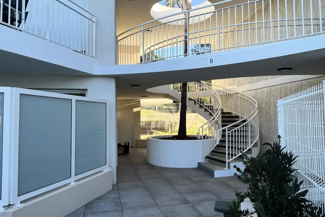 Residence Ny lejlighed med terrasse og parkering og swimmingpool